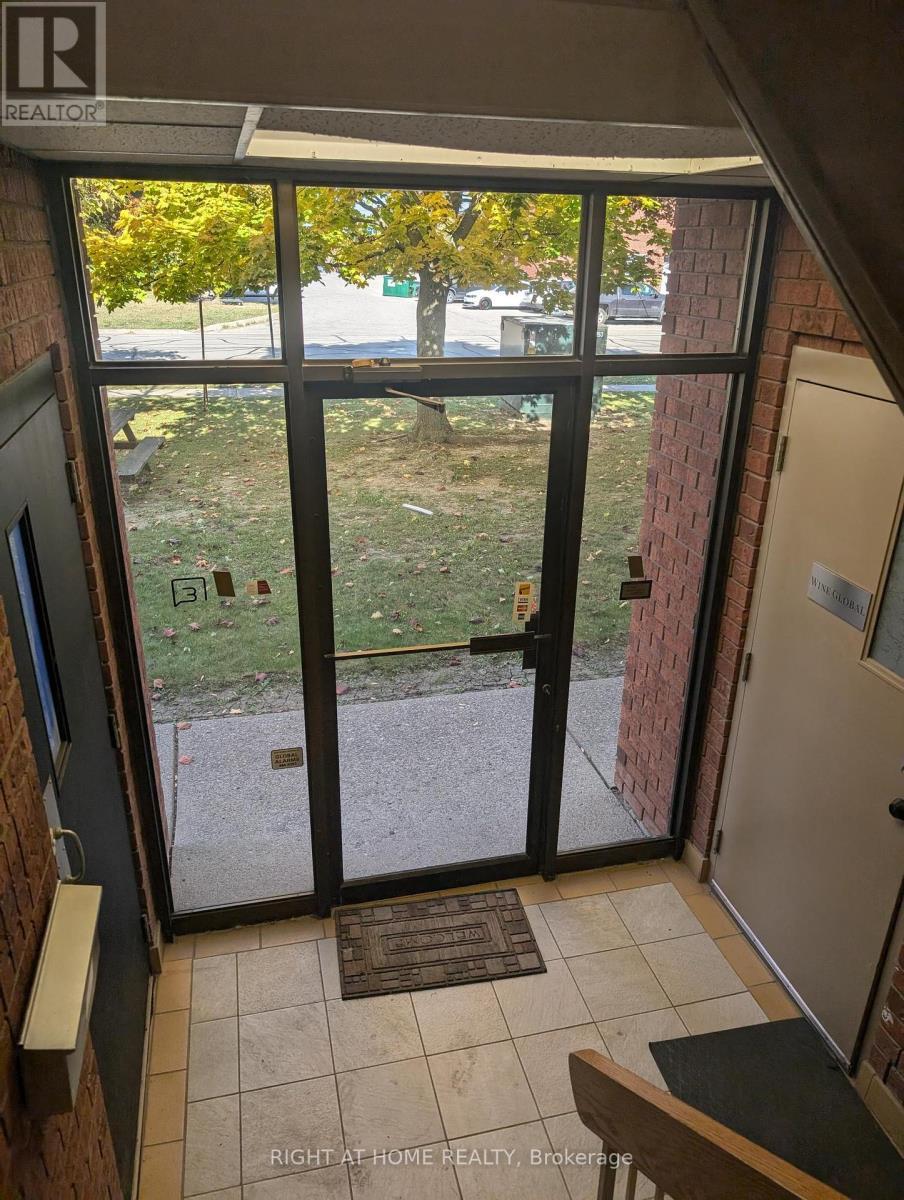 












3 - 210 DRUMLIN CIRCLE

,
Vaughan (Concord),




Ontario
L4K3E3


