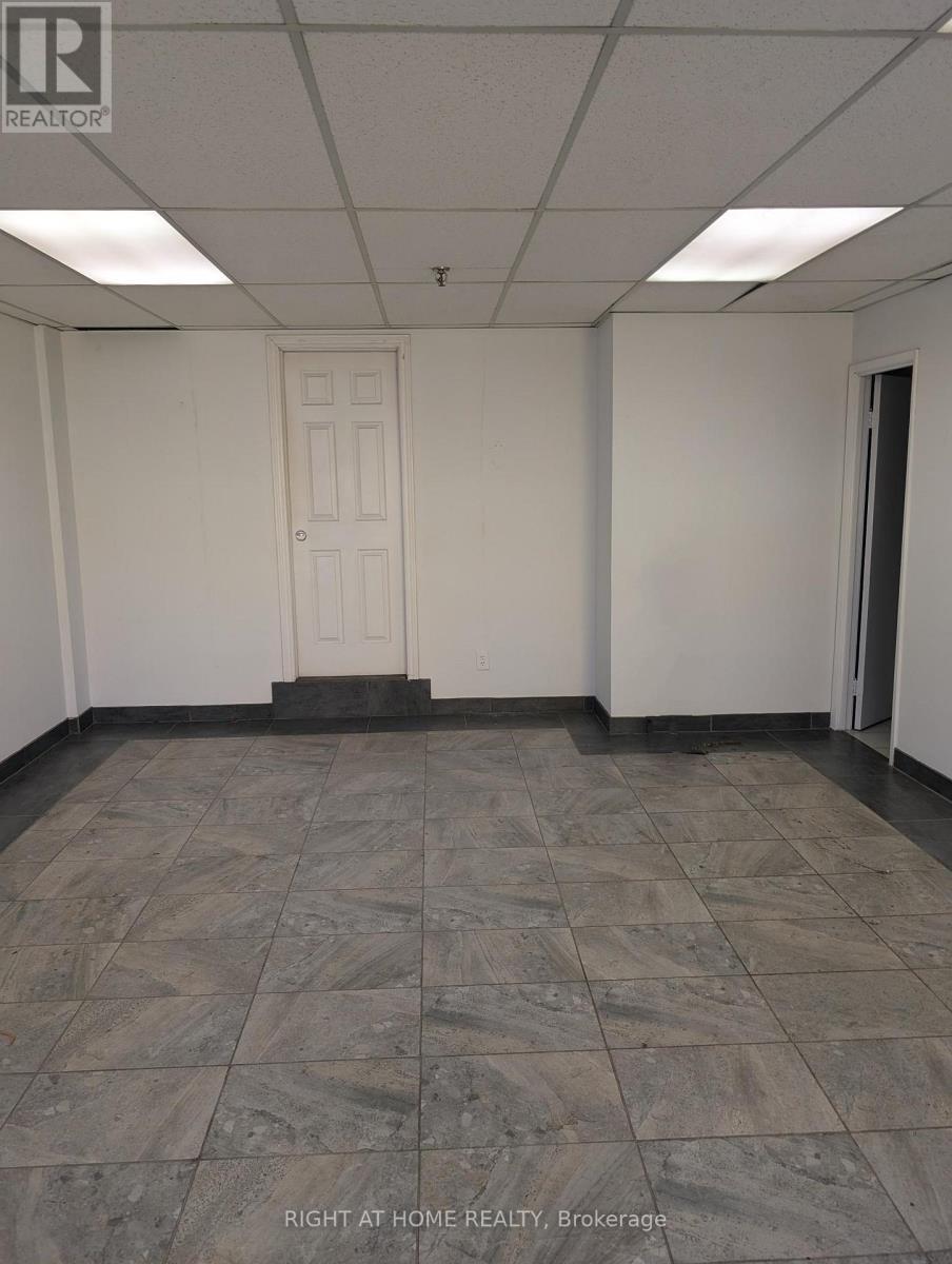 












3 - 210 DRUMLIN CIRCLE

,
Vaughan (Concord),




Ontario
L4K3E3

