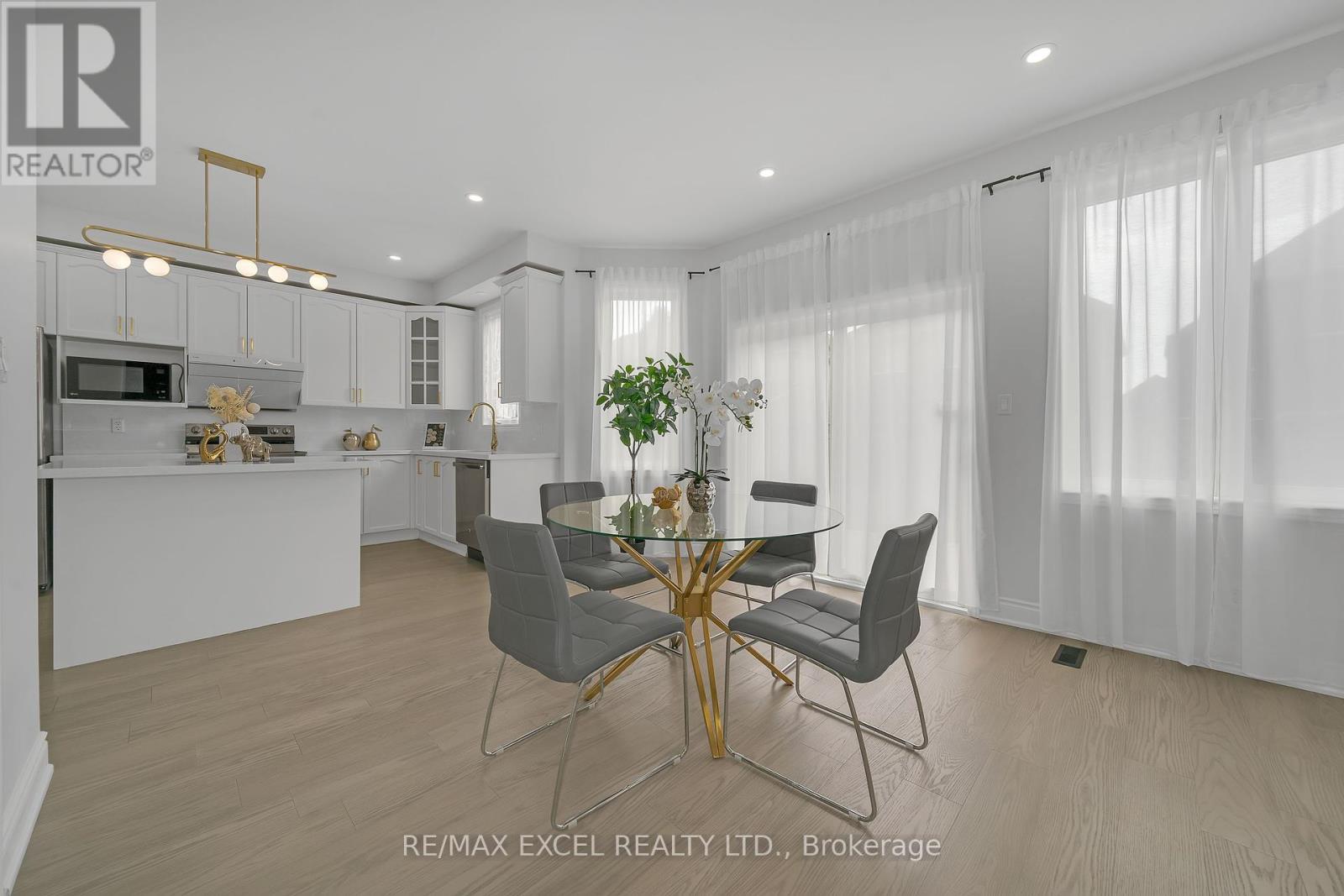












15 HAWKSBURY ROAD

,
Markham (Wismer),




Ontario
L6E1G9


