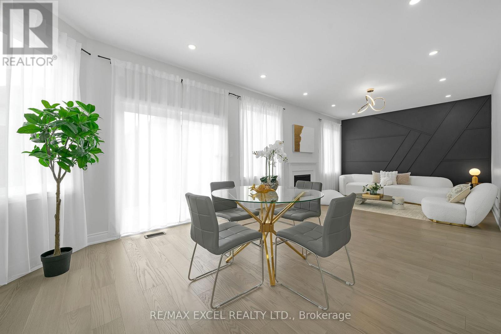 












15 HAWKSBURY ROAD

,
Markham (Wismer),




Ontario
L6E1G9

