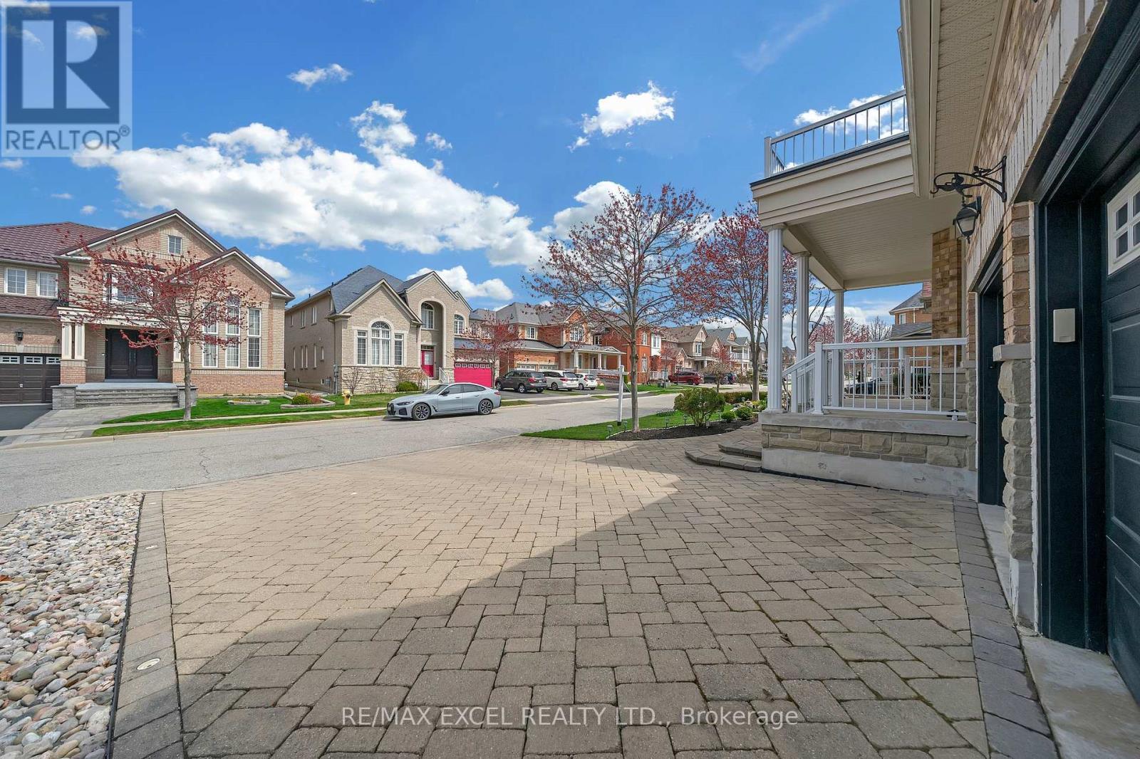 












15 HAWKSBURY ROAD

,
Markham (Wismer),




Ontario
L6E1G9

