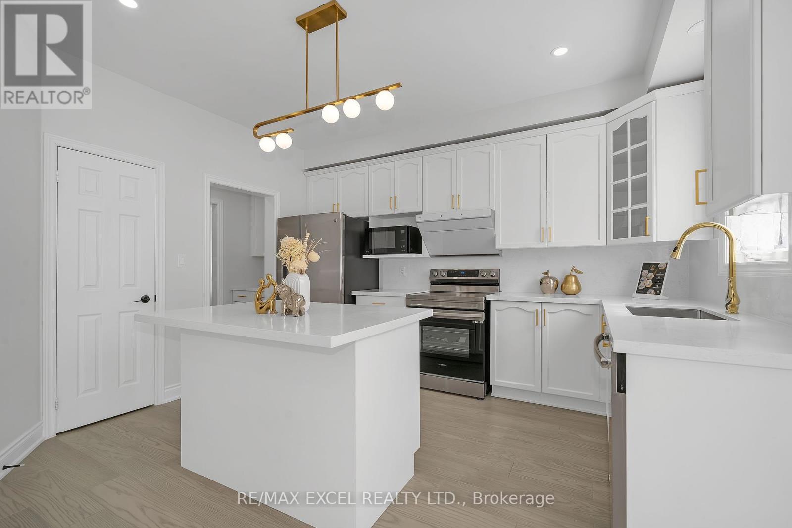 












15 HAWKSBURY ROAD

,
Markham (Wismer),




Ontario
L6E1G9

