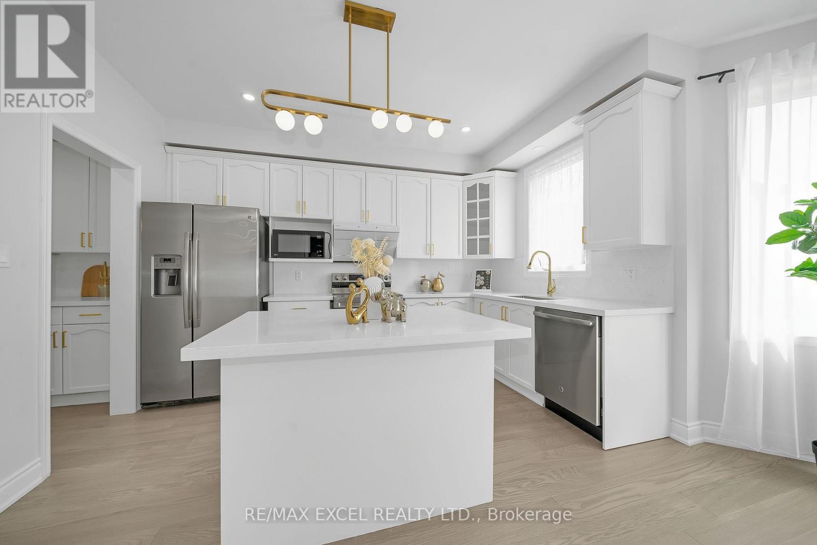 












15 HAWKSBURY ROAD

,
Markham (Wismer),




Ontario
L6E1G9

