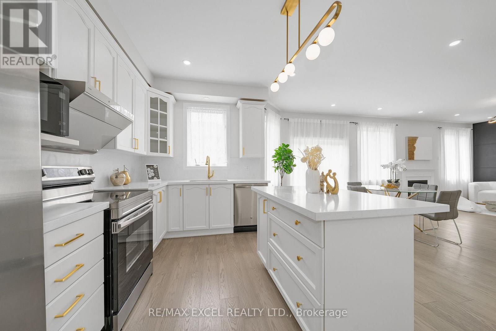 












15 HAWKSBURY ROAD

,
Markham (Wismer),




Ontario
L6E1G9

