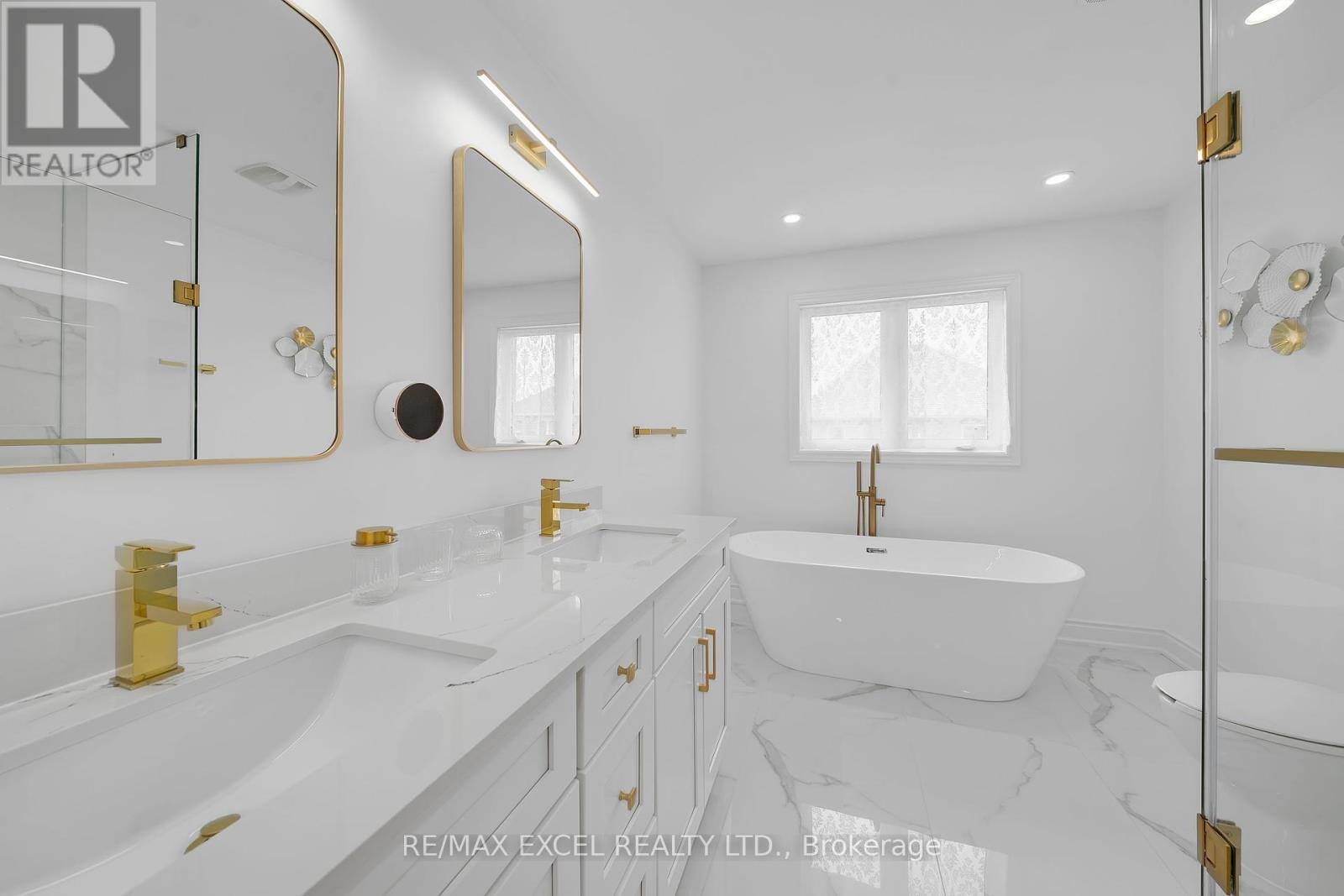 












15 HAWKSBURY ROAD

,
Markham (Wismer),




Ontario
L6E1G9

