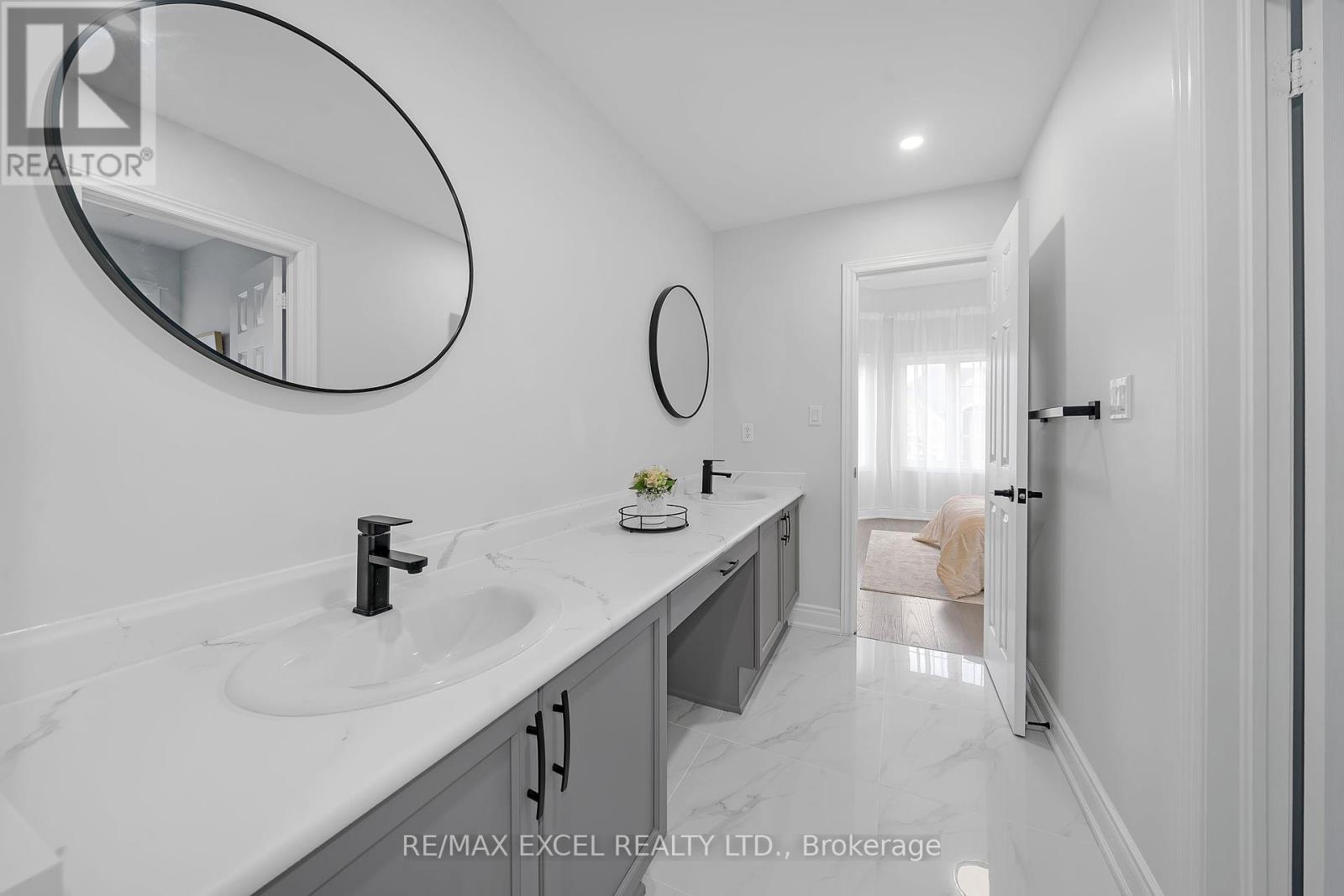 












15 HAWKSBURY ROAD

,
Markham (Wismer),




Ontario
L6E1G9

