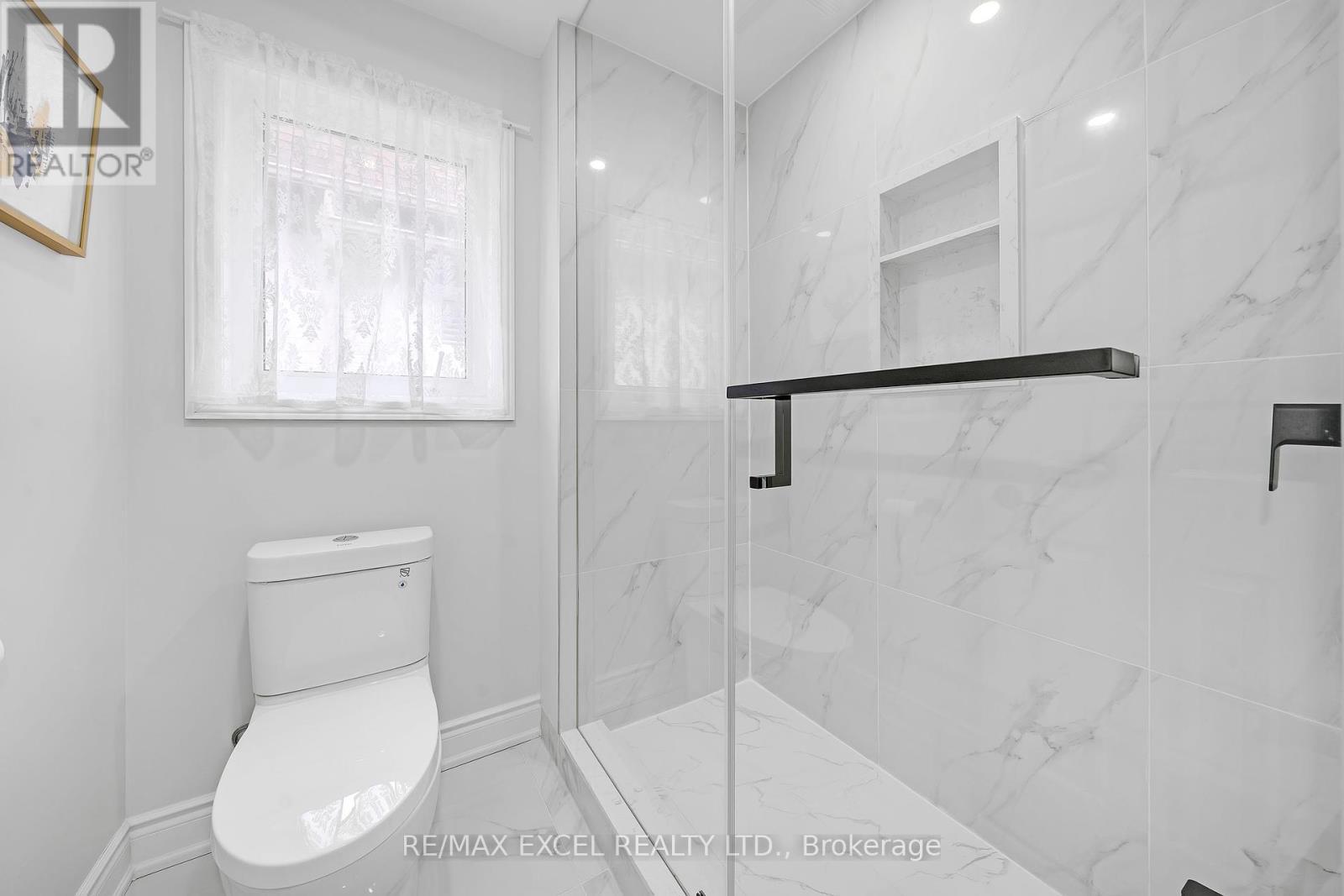 












15 HAWKSBURY ROAD

,
Markham (Wismer),




Ontario
L6E1G9

