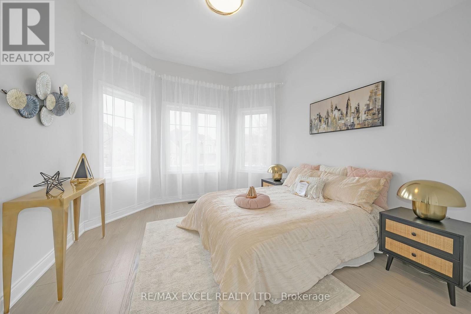 












15 HAWKSBURY ROAD

,
Markham (Wismer),




Ontario
L6E1G9

