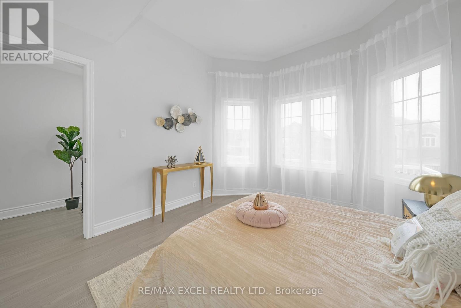 












15 HAWKSBURY ROAD

,
Markham (Wismer),




Ontario
L6E1G9

