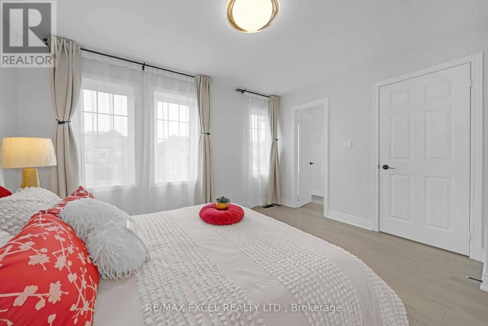 












15 HAWKSBURY ROAD

,
Markham (Wismer),




Ontario
L6E1G9

