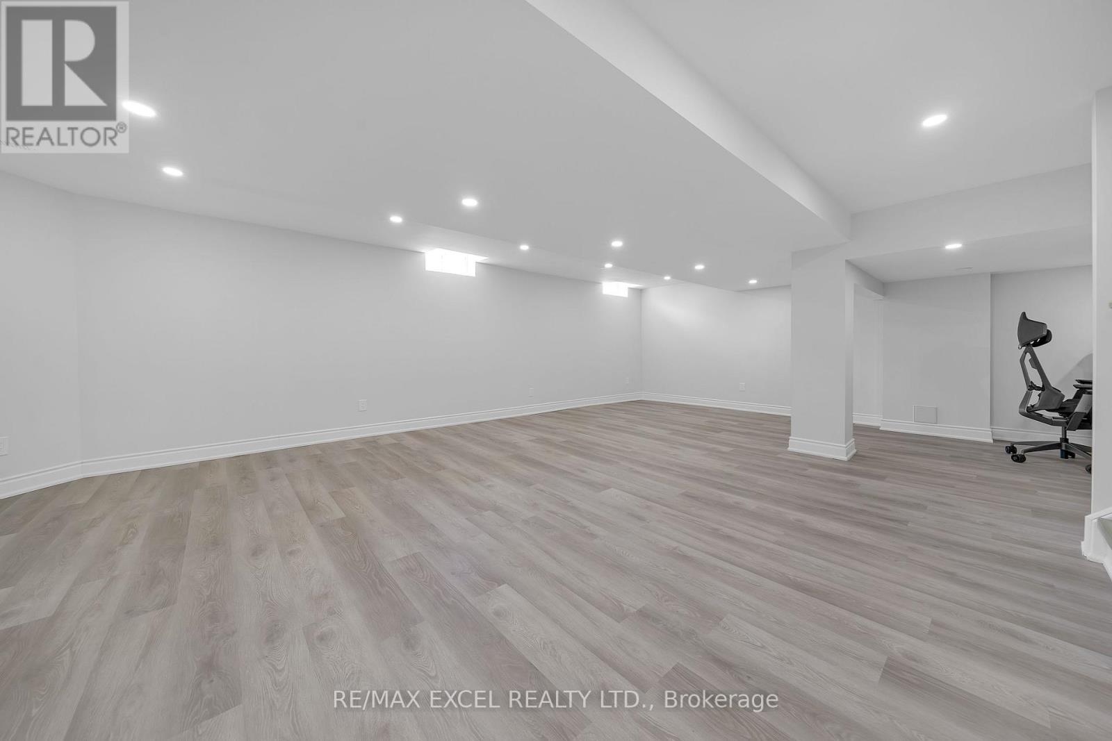 












15 HAWKSBURY ROAD

,
Markham (Wismer),




Ontario
L6E1G9

