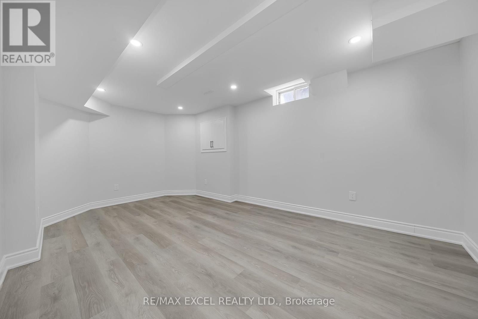 












15 HAWKSBURY ROAD

,
Markham (Wismer),




Ontario
L6E1G9

