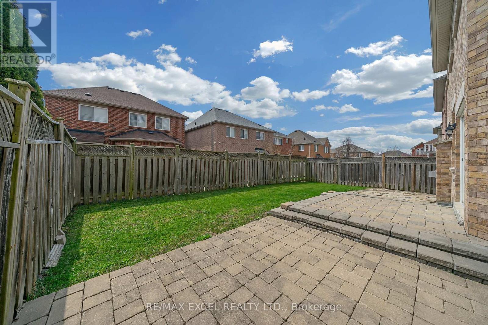 












15 HAWKSBURY ROAD

,
Markham (Wismer),




Ontario
L6E1G9

