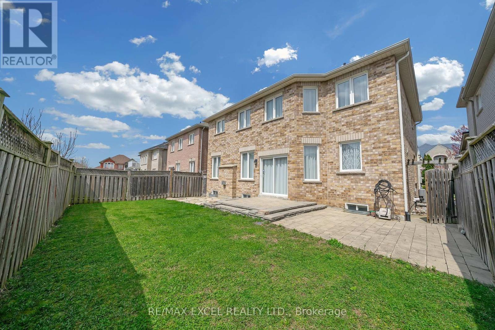 












15 HAWKSBURY ROAD

,
Markham (Wismer),




Ontario
L6E1G9

