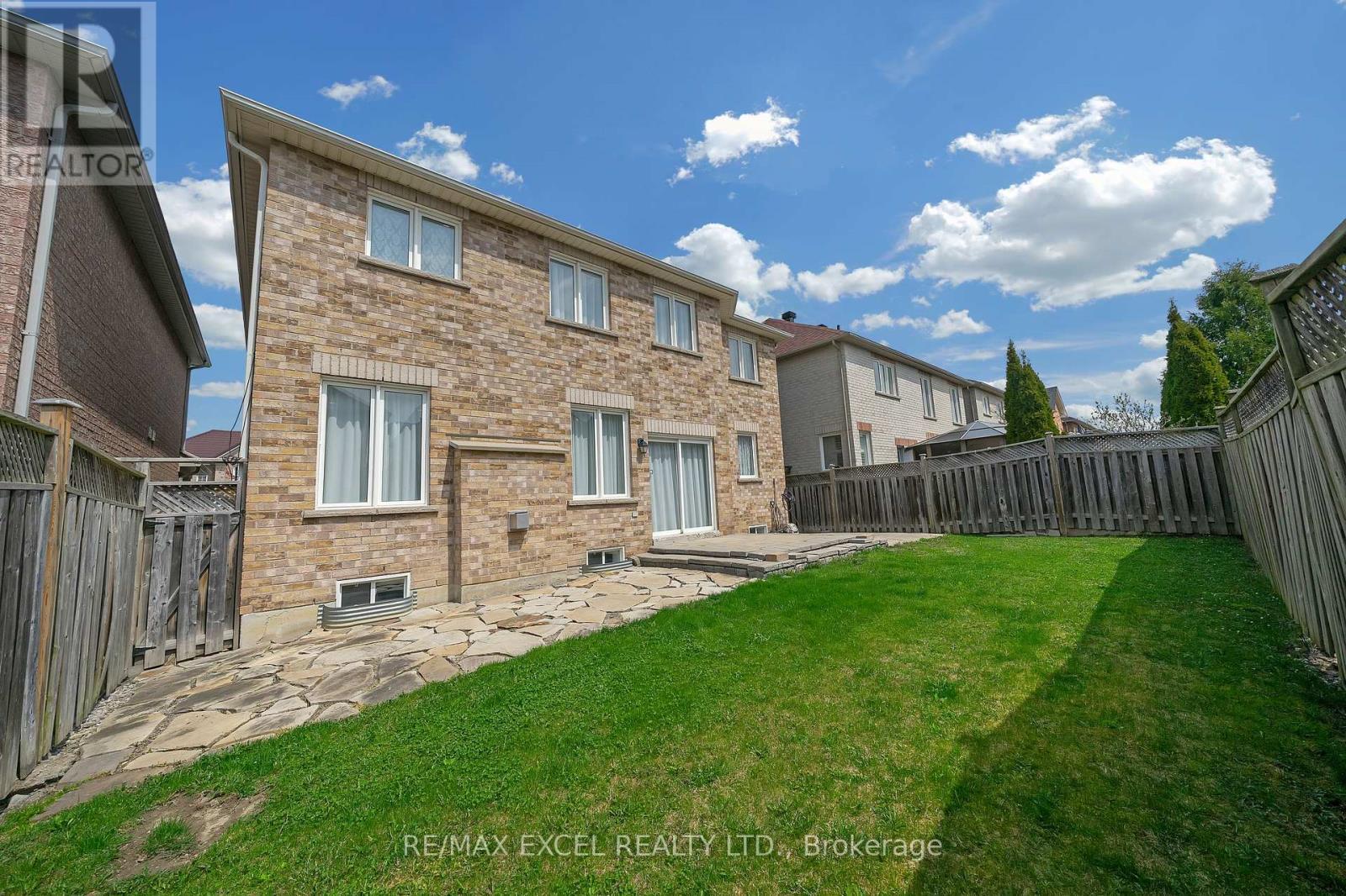 












15 HAWKSBURY ROAD

,
Markham (Wismer),




Ontario
L6E1G9

