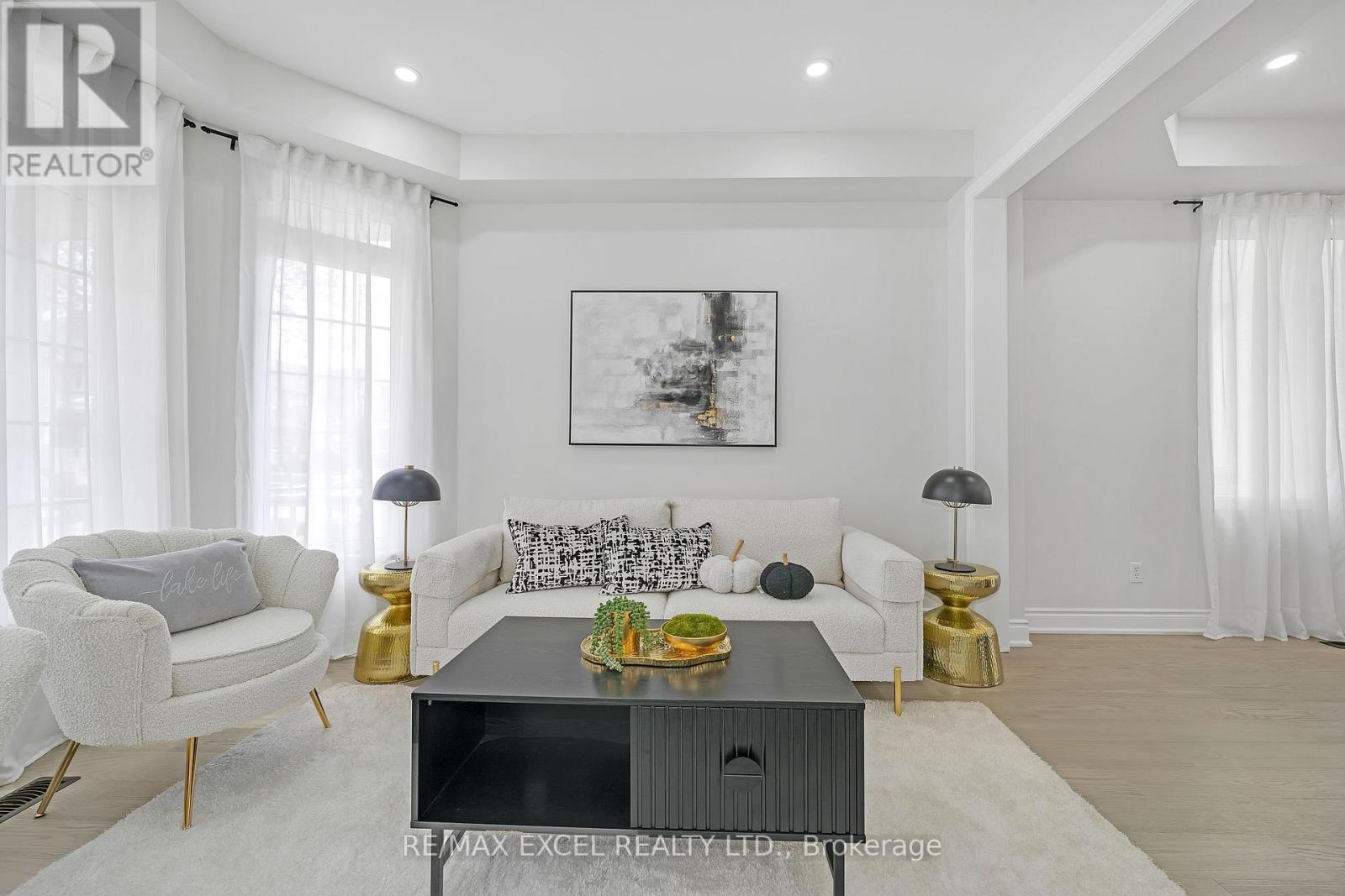 












15 HAWKSBURY ROAD

,
Markham (Wismer),




Ontario
L6E1G9

