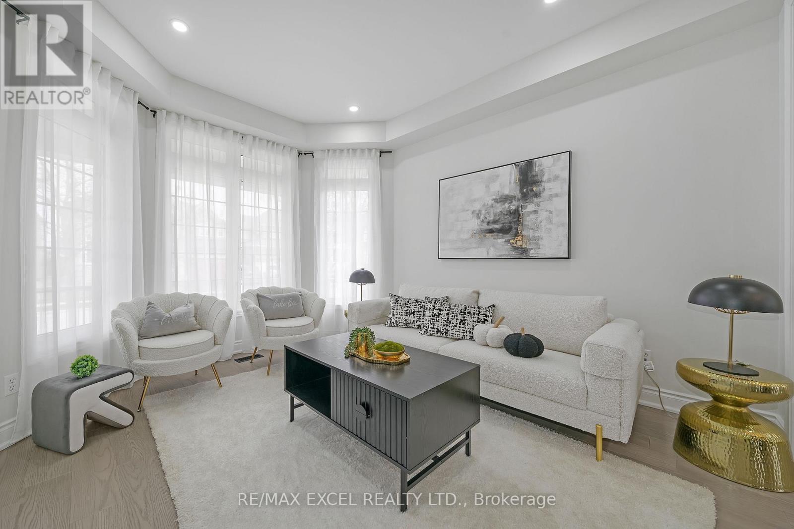 












15 HAWKSBURY ROAD

,
Markham (Wismer),




Ontario
L6E1G9

