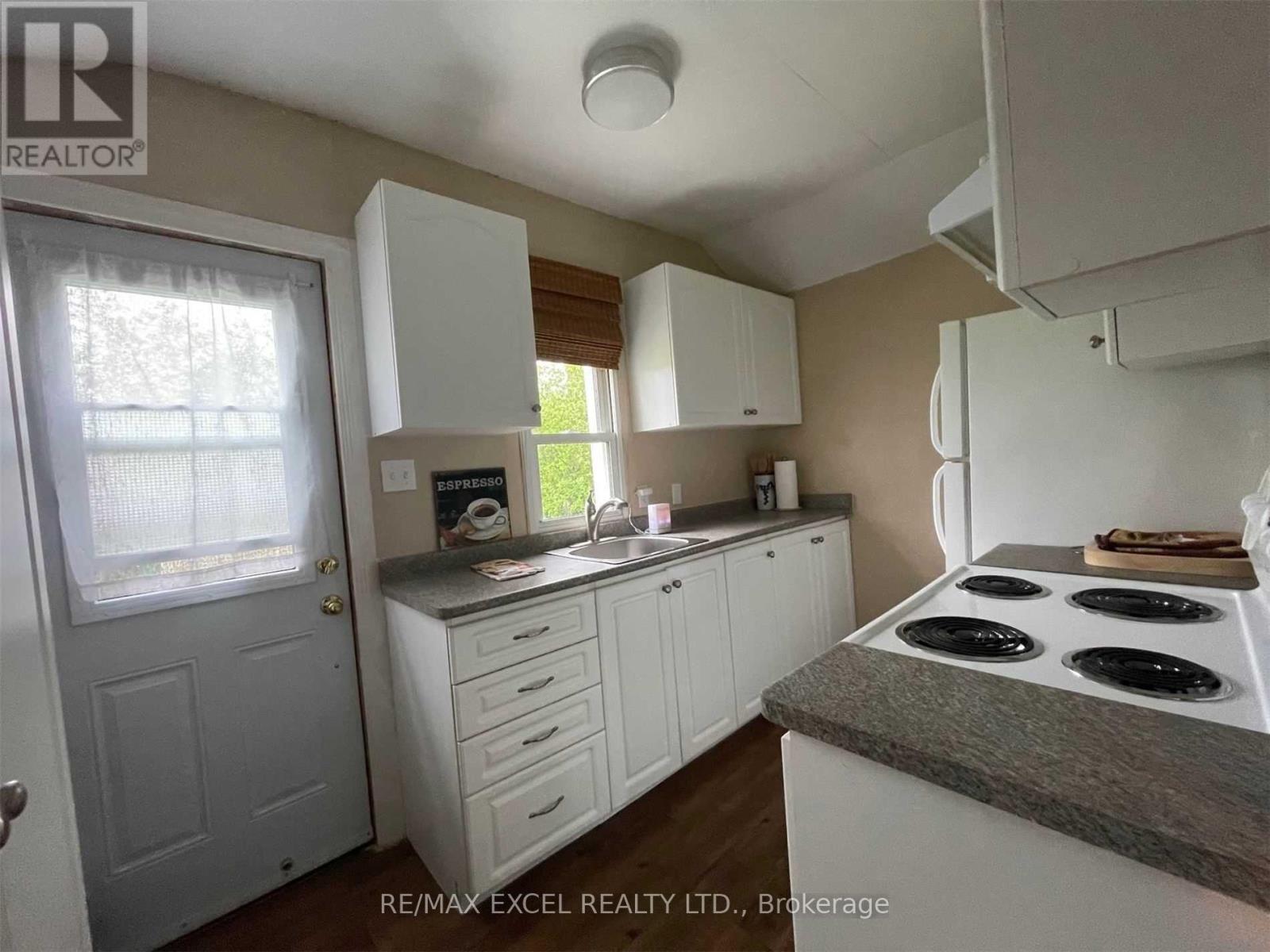 












795 THIRD AVENUE

,
Georgina (Historic Lakeshore Communities),




Ontario
L0E1S0

