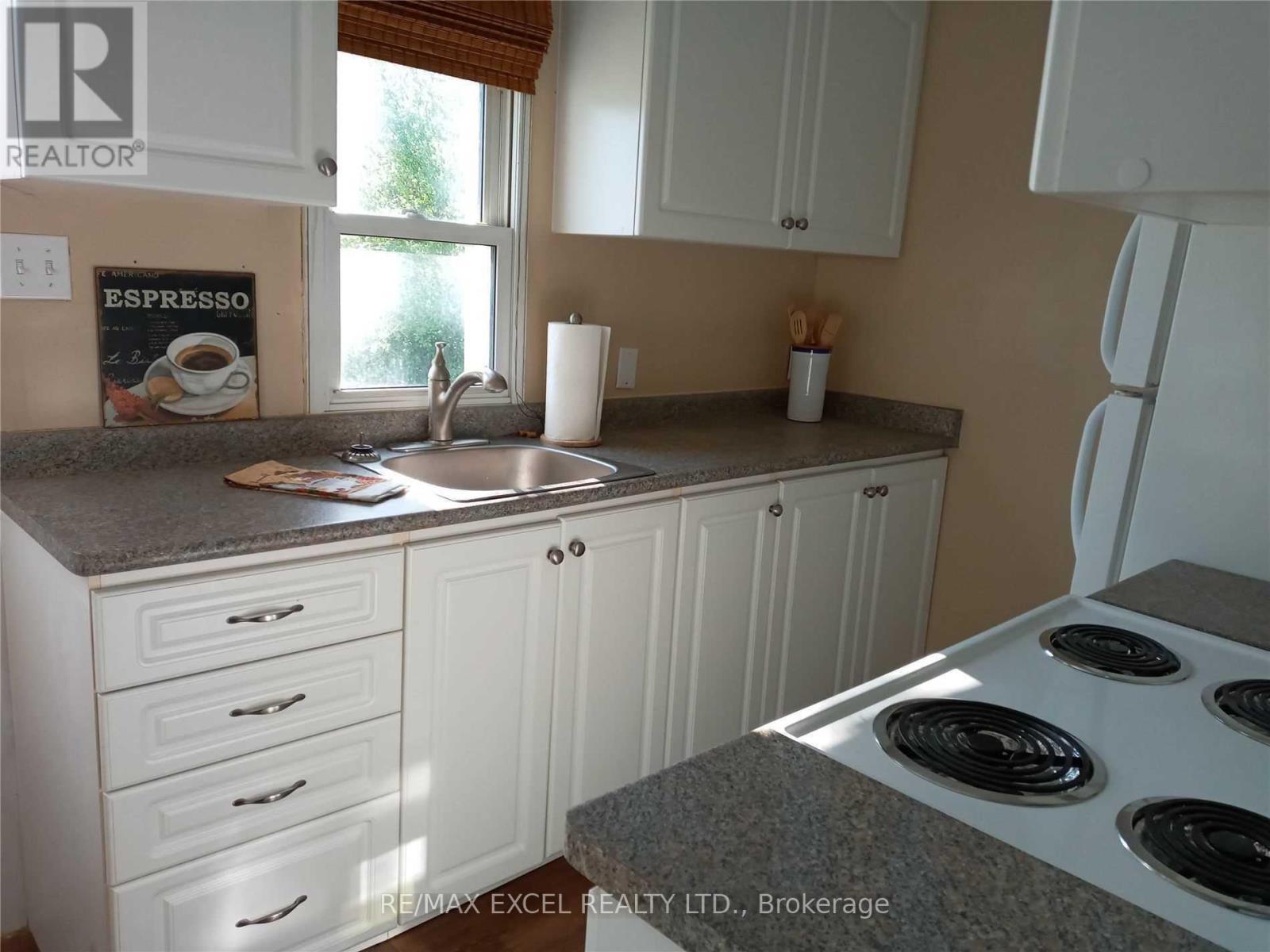 












795 THIRD AVENUE

,
Georgina (Historic Lakeshore Communities),




Ontario
L0E1S0

