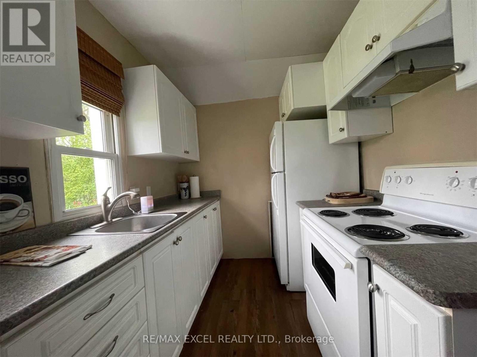 












795 THIRD AVENUE

,
Georgina (Historic Lakeshore Communities),




Ontario
L0E1S0

