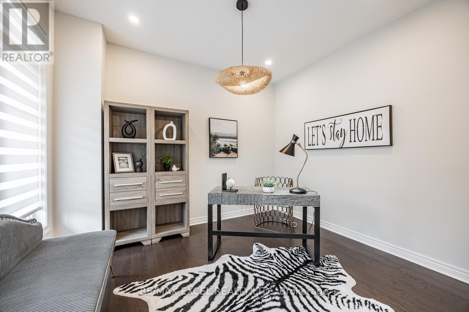 












77 SUNNYSIDE HILL ROAD

,
Markham (Cornell),




Ontario
L6B0Z8

