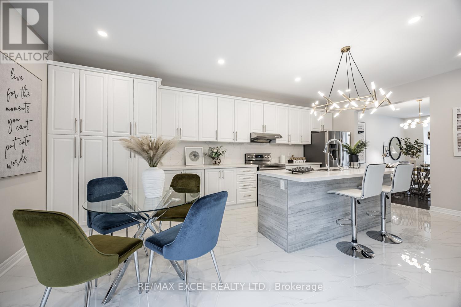












77 SUNNYSIDE HILL ROAD

,
Markham (Cornell),




Ontario
L6B0Z8

