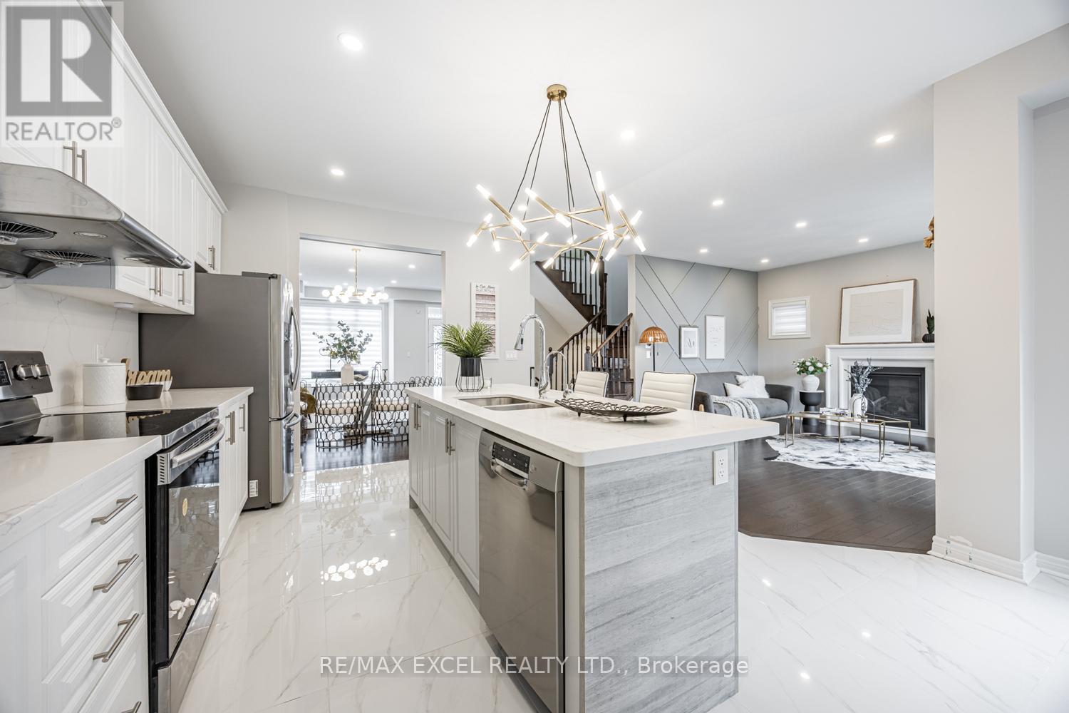 












77 SUNNYSIDE HILL ROAD

,
Markham (Cornell),




Ontario
L6B0Z8


