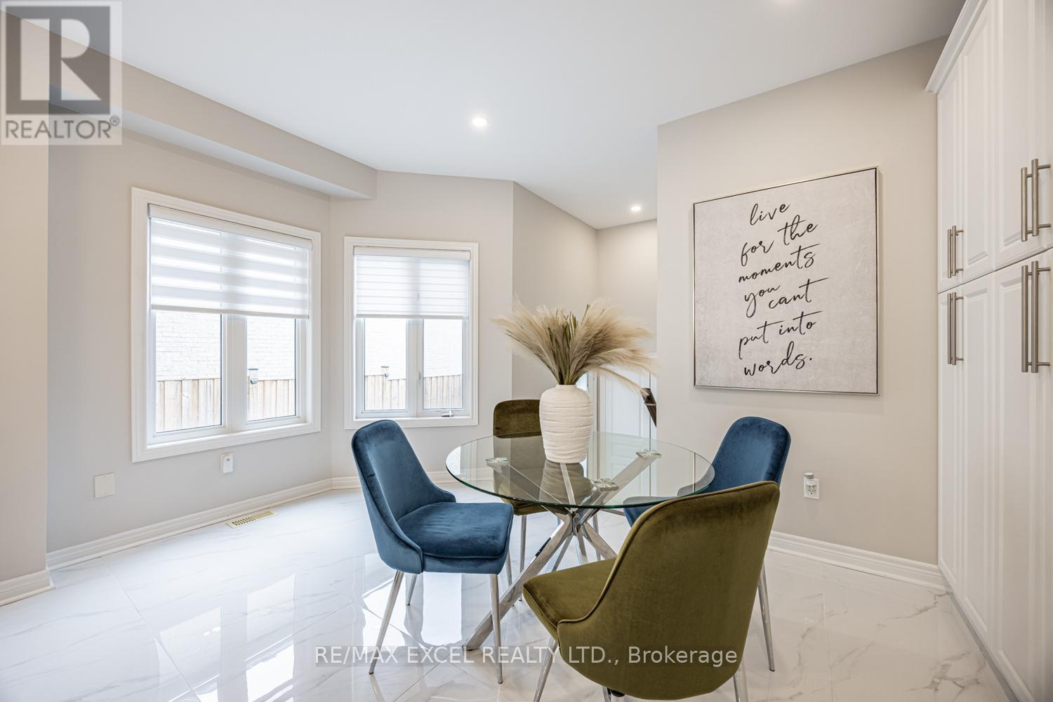 












77 SUNNYSIDE HILL ROAD

,
Markham (Cornell),




Ontario
L6B0Z8

