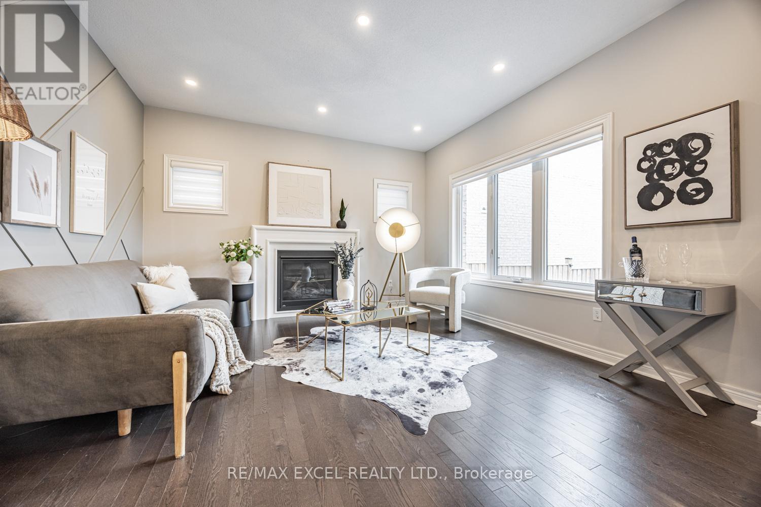 












77 SUNNYSIDE HILL ROAD

,
Markham (Cornell),




Ontario
L6B0Z8

