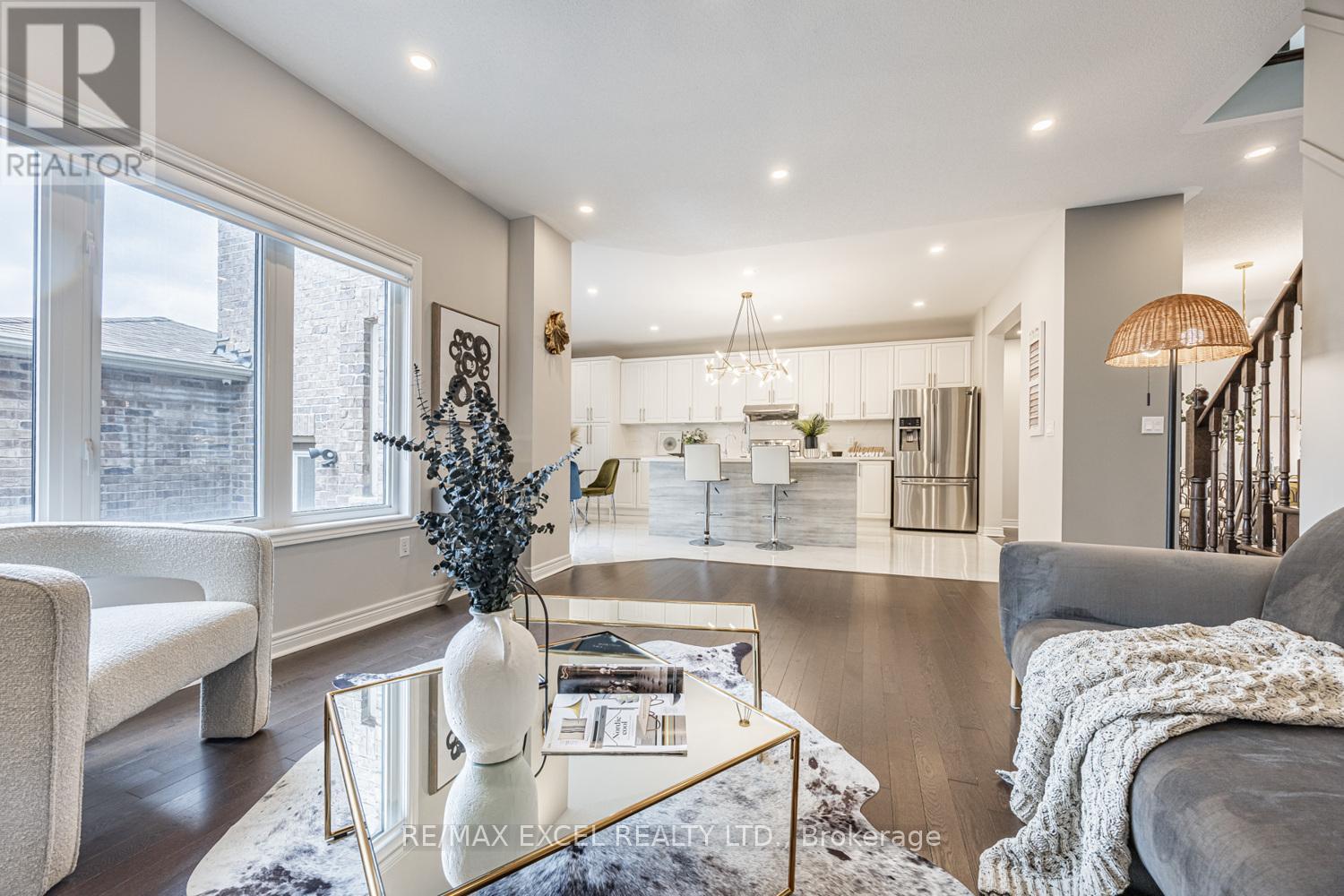 












77 SUNNYSIDE HILL ROAD

,
Markham (Cornell),




Ontario
L6B0Z8

