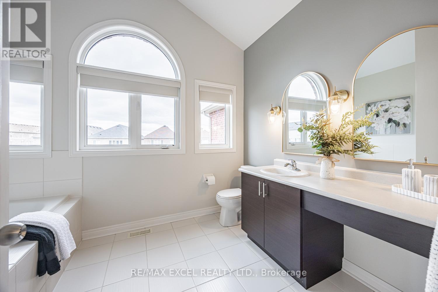 












77 SUNNYSIDE HILL ROAD

,
Markham (Cornell),




Ontario
L6B0Z8

