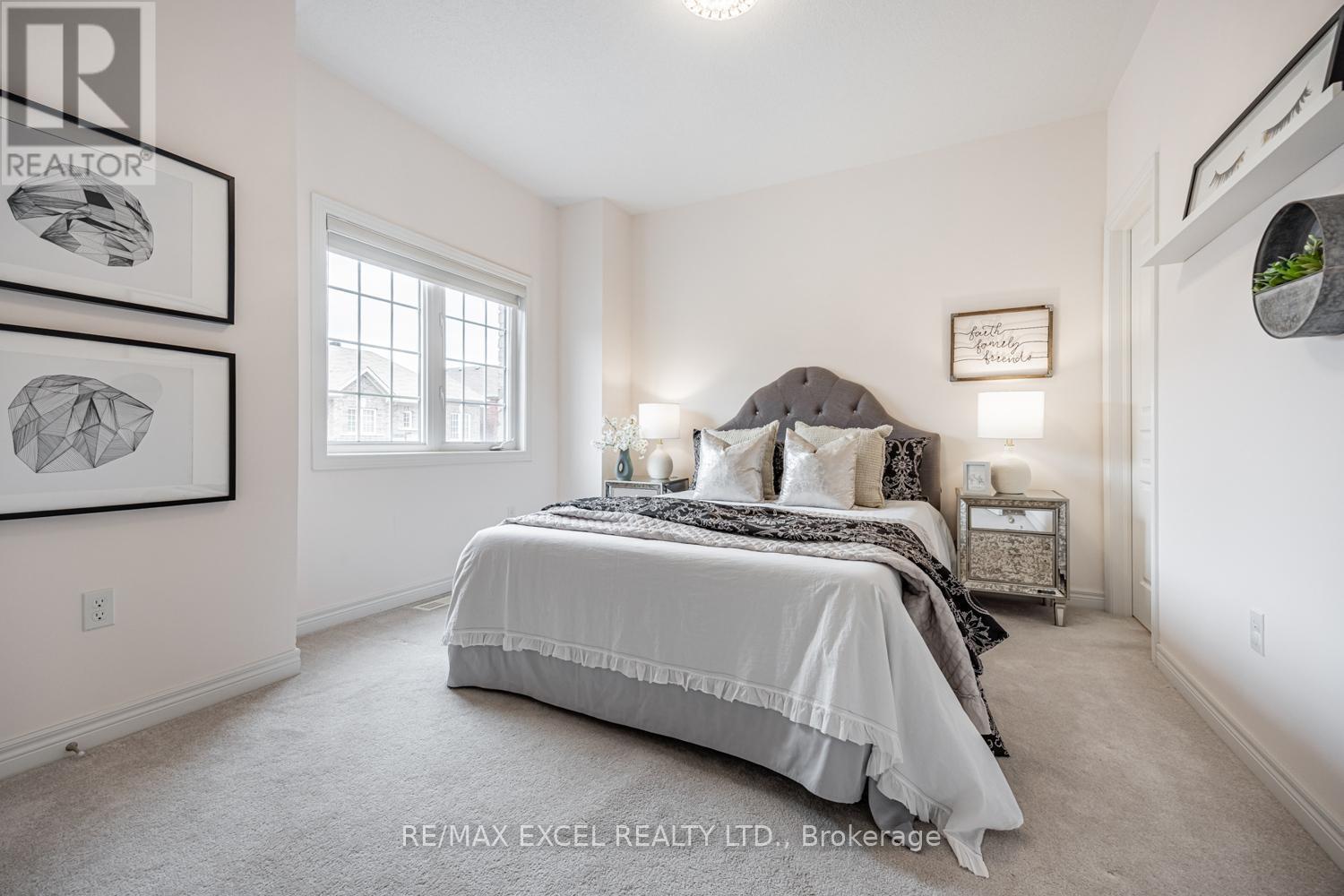 












77 SUNNYSIDE HILL ROAD

,
Markham (Cornell),




Ontario
L6B0Z8

