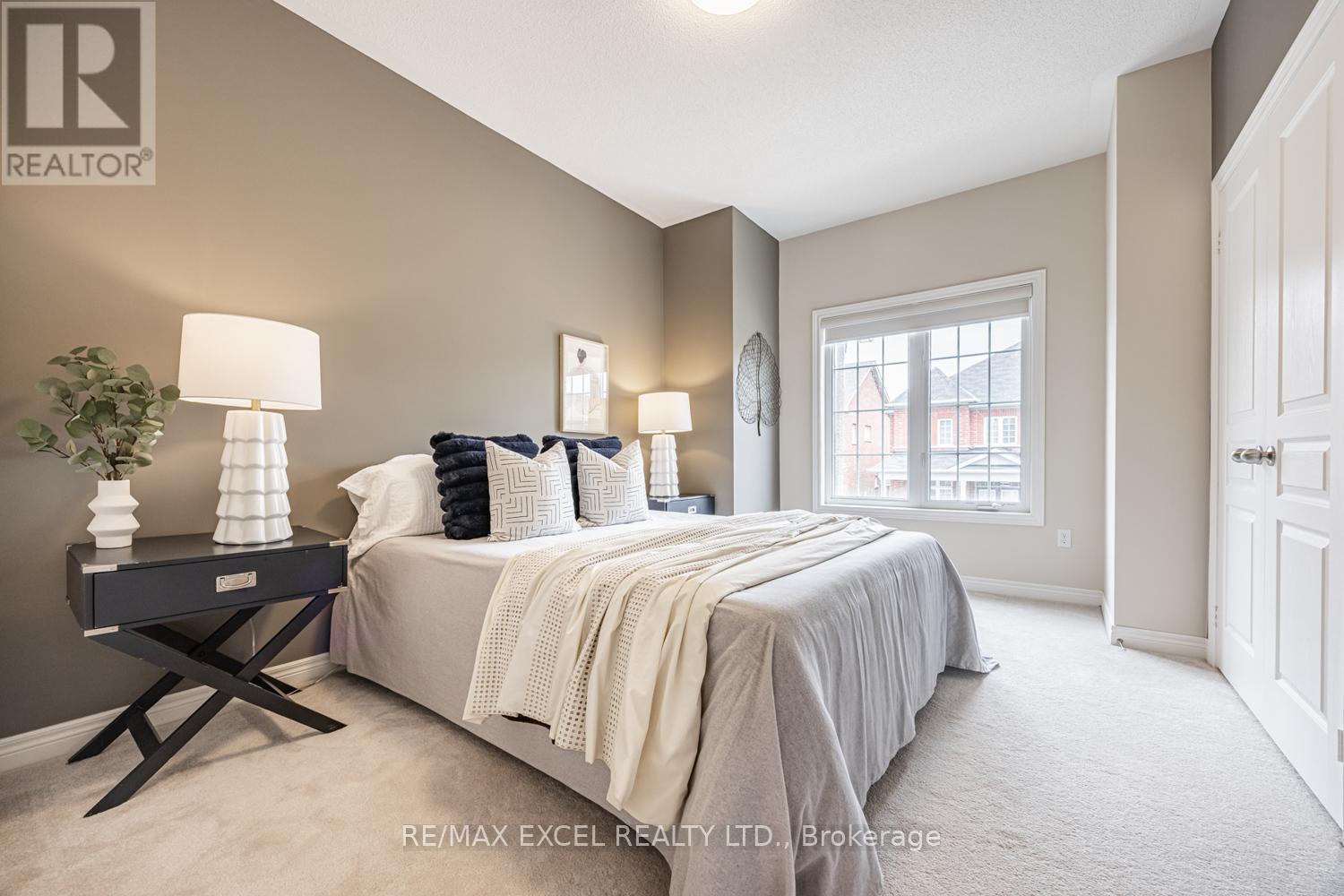 












77 SUNNYSIDE HILL ROAD

,
Markham (Cornell),




Ontario
L6B0Z8

