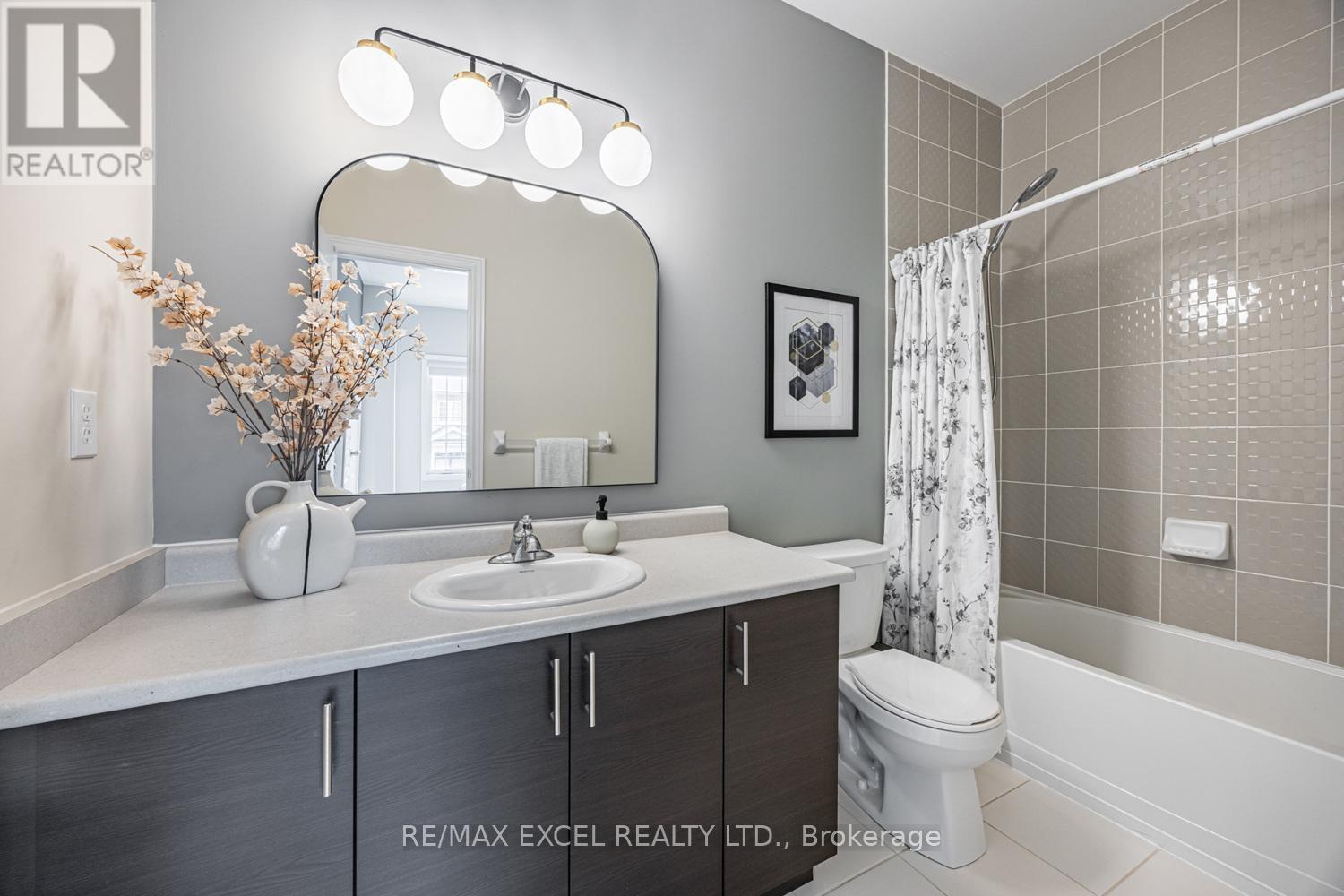 












77 SUNNYSIDE HILL ROAD

,
Markham (Cornell),




Ontario
L6B0Z8

