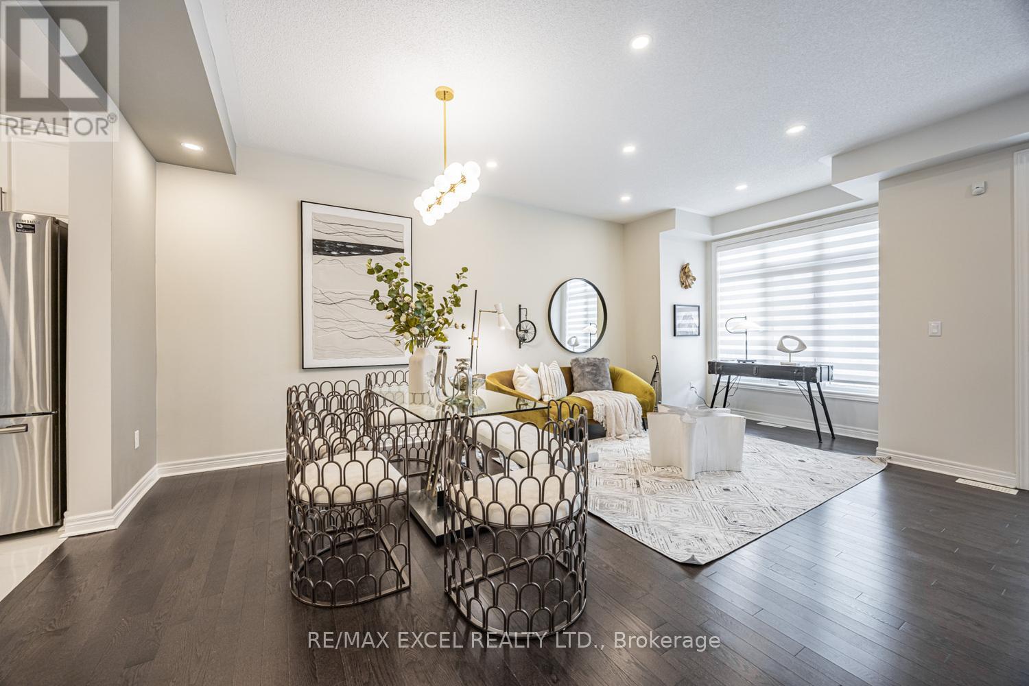 












77 SUNNYSIDE HILL ROAD

,
Markham (Cornell),




Ontario
L6B0Z8

