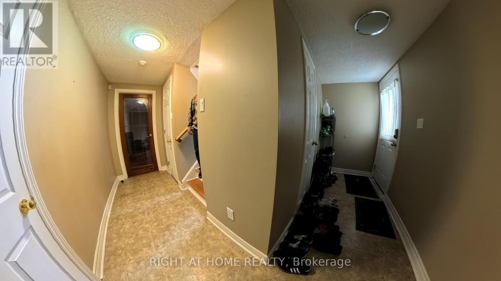 












190 BEECHWOOD CRESCENT

,
Newmarket (Central Newmarket),




Ontario
L3Y1W3


