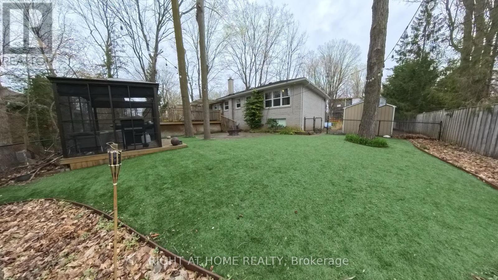 












190 BEECHWOOD CRESCENT

,
Newmarket (Central Newmarket),




Ontario
L3Y1W3

