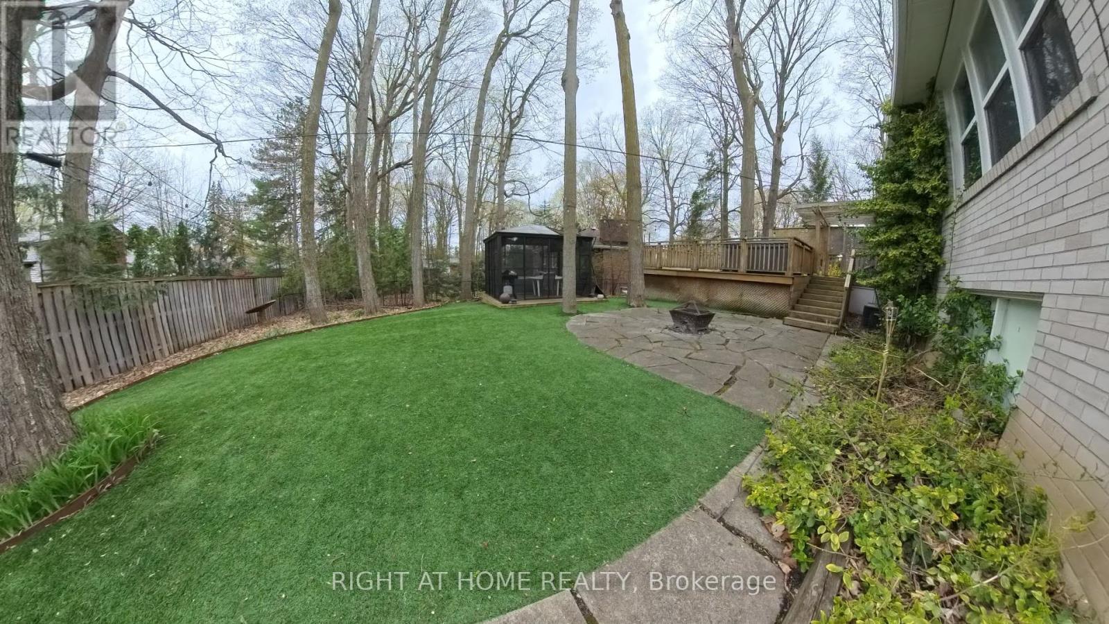 












190 BEECHWOOD CRESCENT

,
Newmarket (Central Newmarket),




Ontario
L3Y1W3

