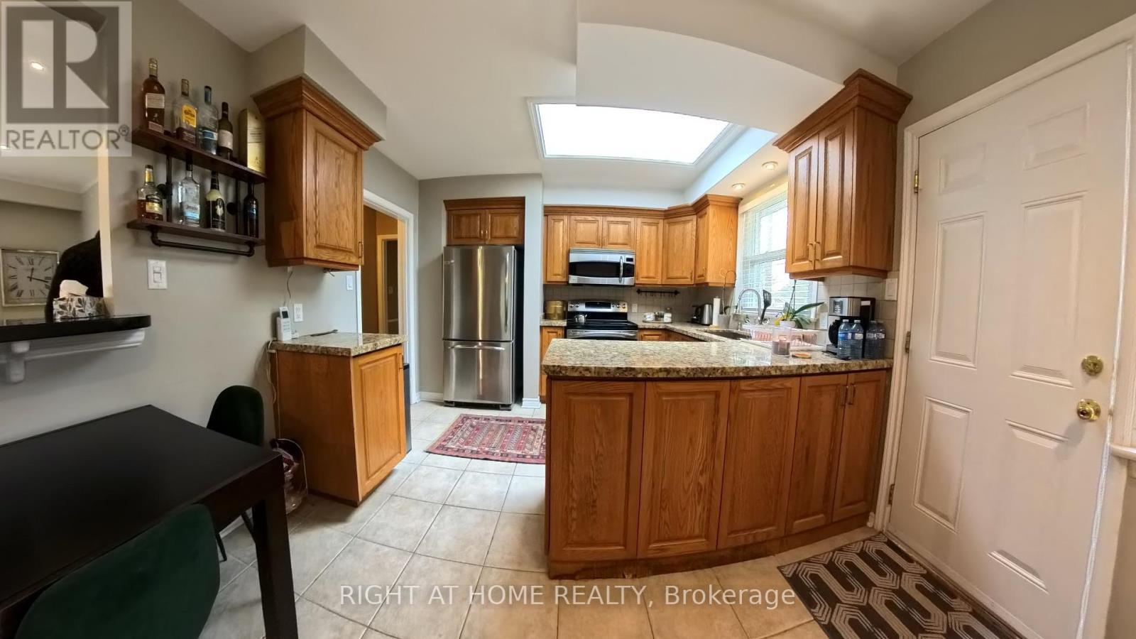 












190 BEECHWOOD CRESCENT

,
Newmarket (Central Newmarket),




Ontario
L3Y1W3

