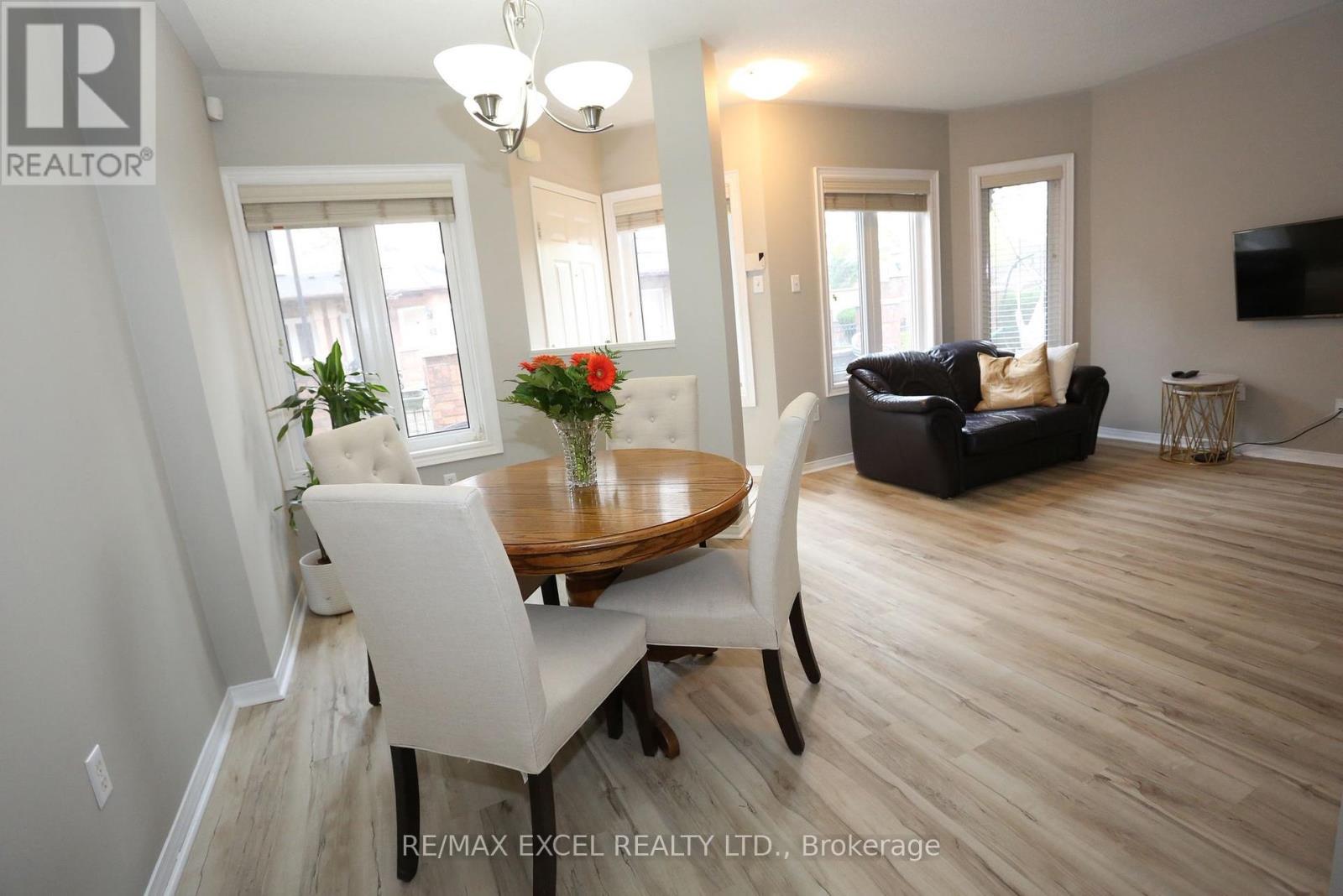 












37 - 735 NEW WESTMINSTER DRIVE

,
Vaughan (Brownridge),




Ontario
L4J7Y9

