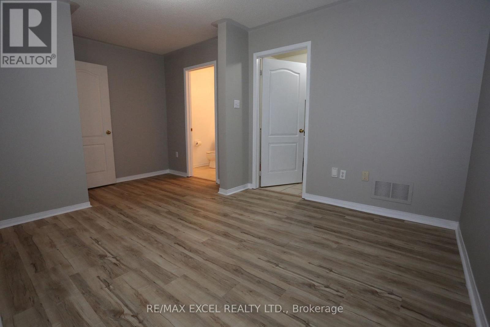 












37 - 735 NEW WESTMINSTER DRIVE

,
Vaughan (Brownridge),




Ontario
L4J7Y9

