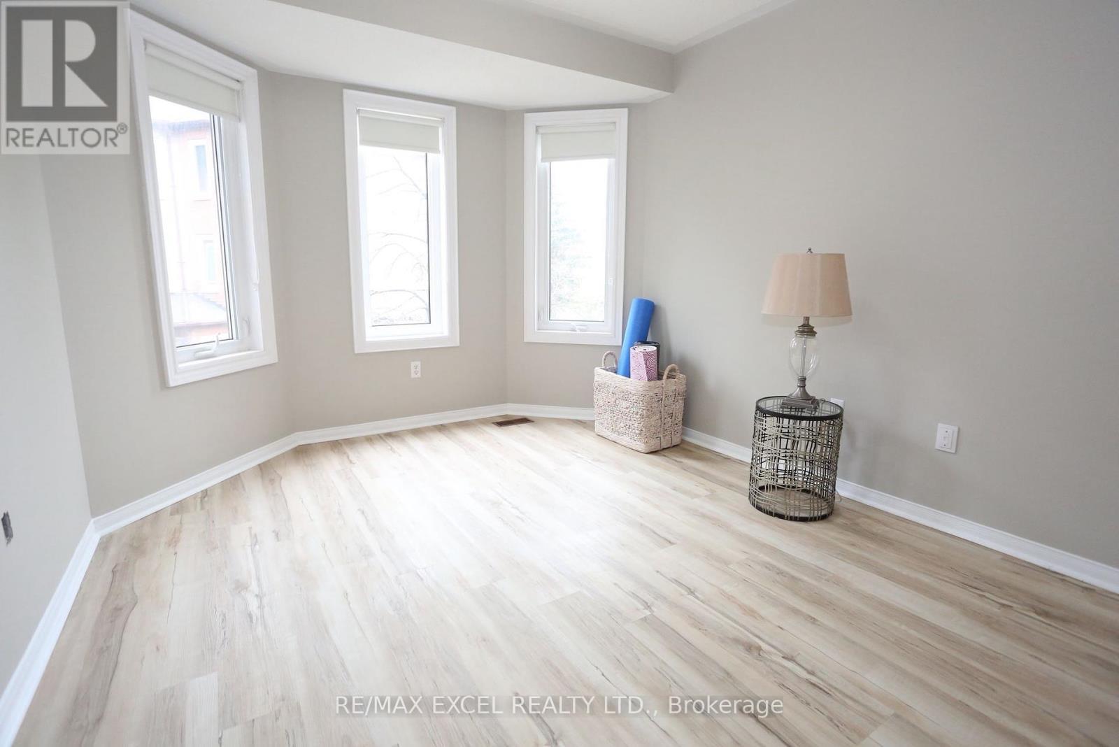 












37 - 735 NEW WESTMINSTER DRIVE

,
Vaughan (Brownridge),




Ontario
L4J7Y9

