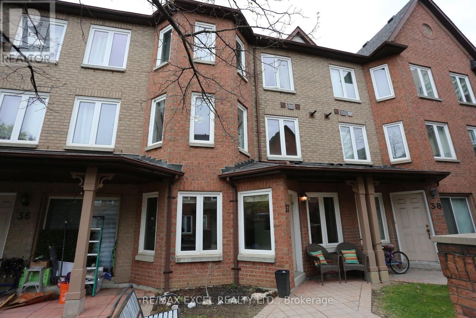 












37 - 735 NEW WESTMINSTER DRIVE

,
Vaughan (Brownridge),




Ontario
L4J7Y9

