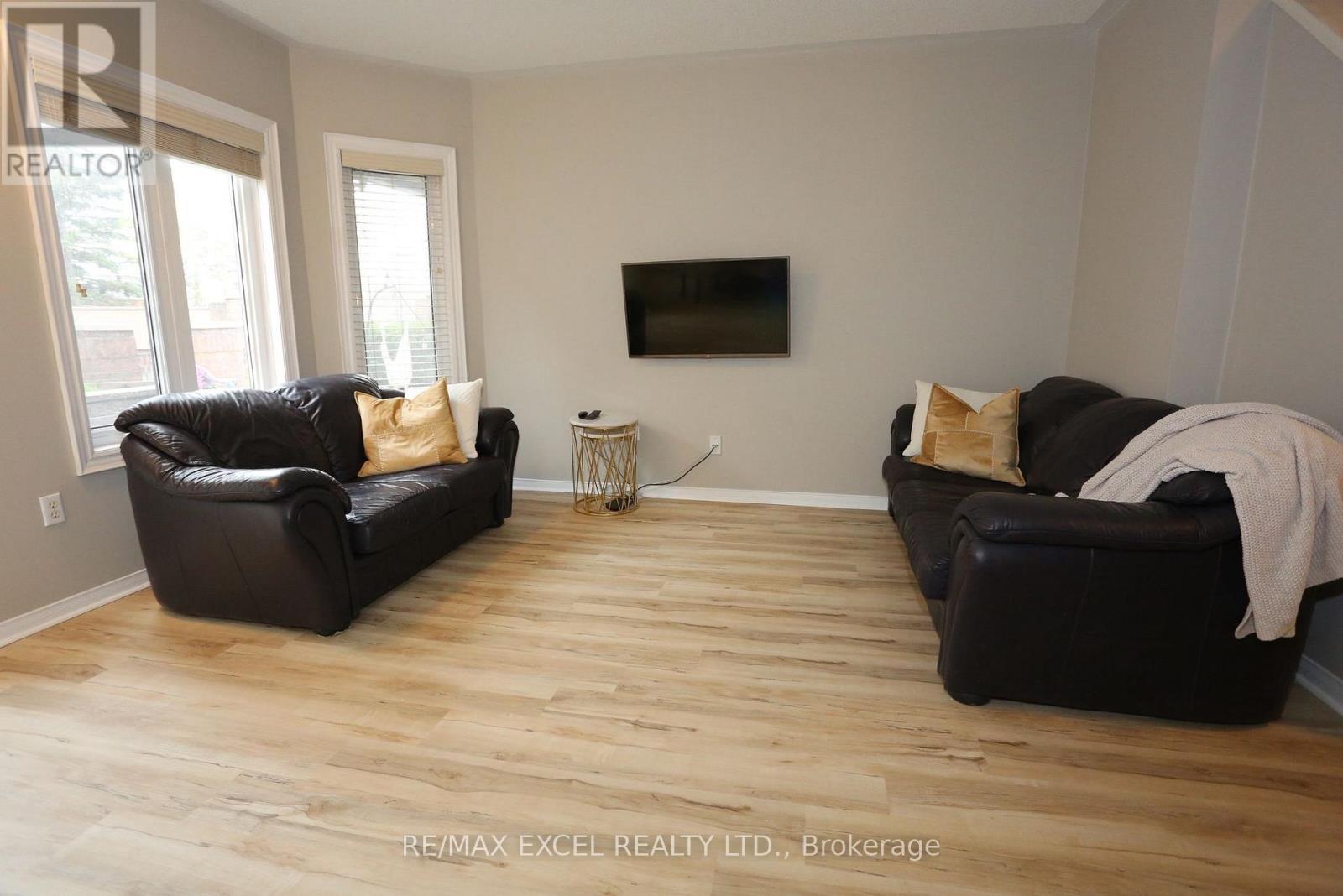 












37 - 735 NEW WESTMINSTER DRIVE

,
Vaughan (Brownridge),




Ontario
L4J7Y9

