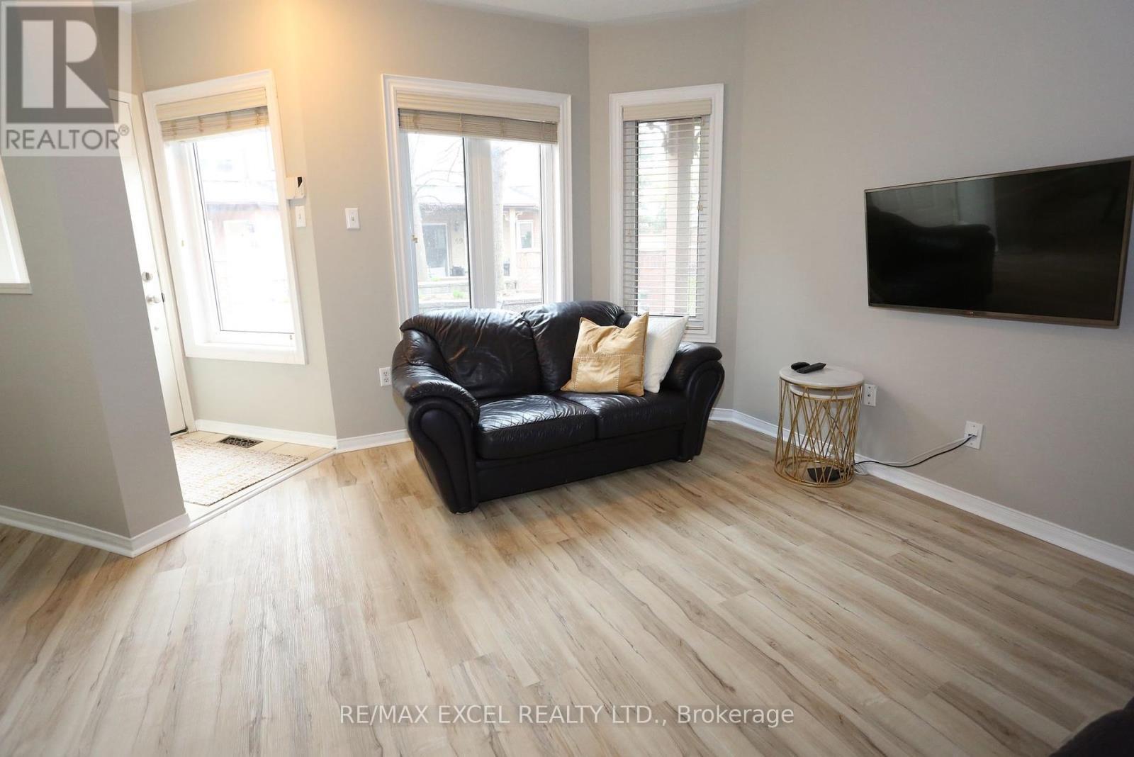 












37 - 735 NEW WESTMINSTER DRIVE

,
Vaughan (Brownridge),




Ontario
L4J7Y9

