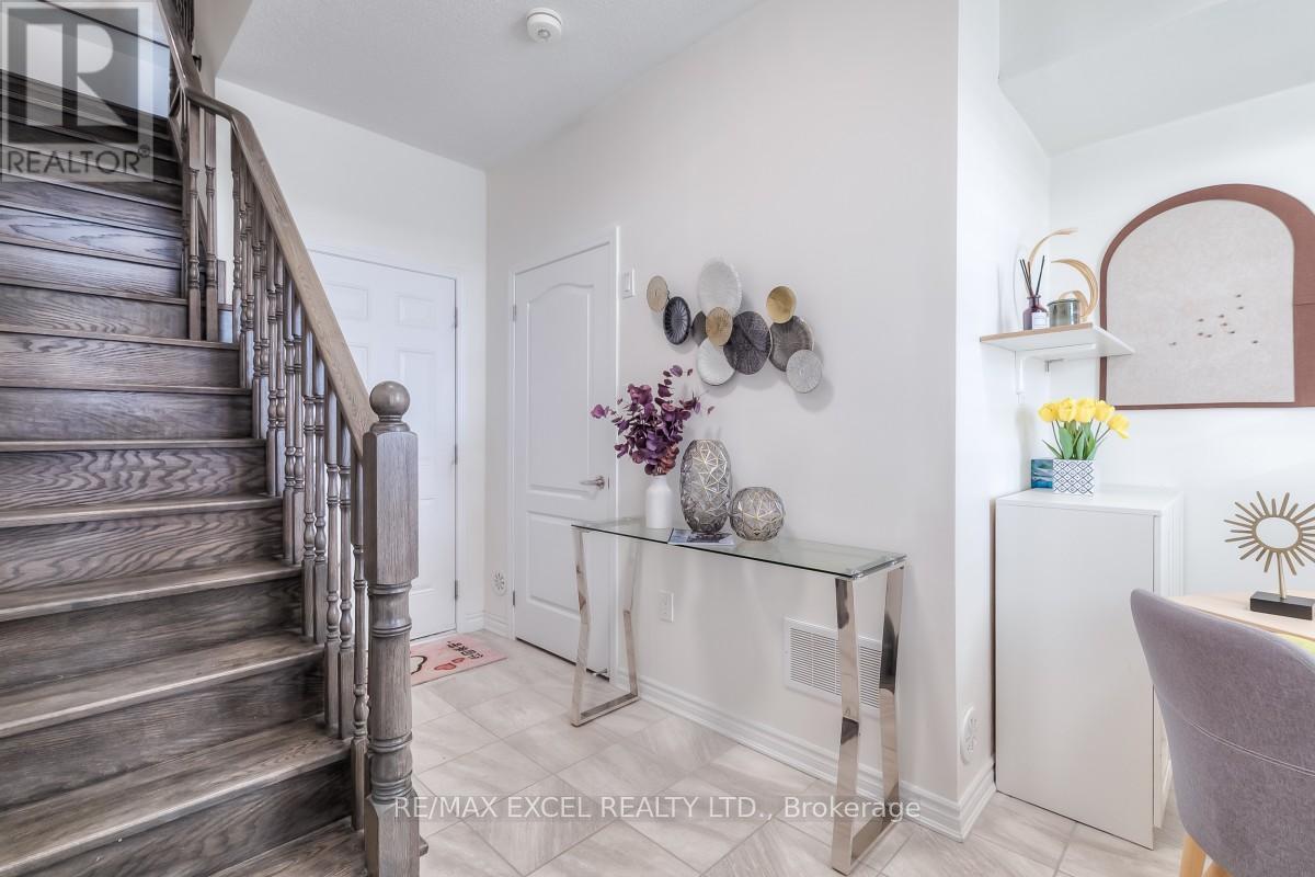 












386 ARTHUR BONNER AVENUE

,
Markham (Cornell),




Ontario
L6B0R1

