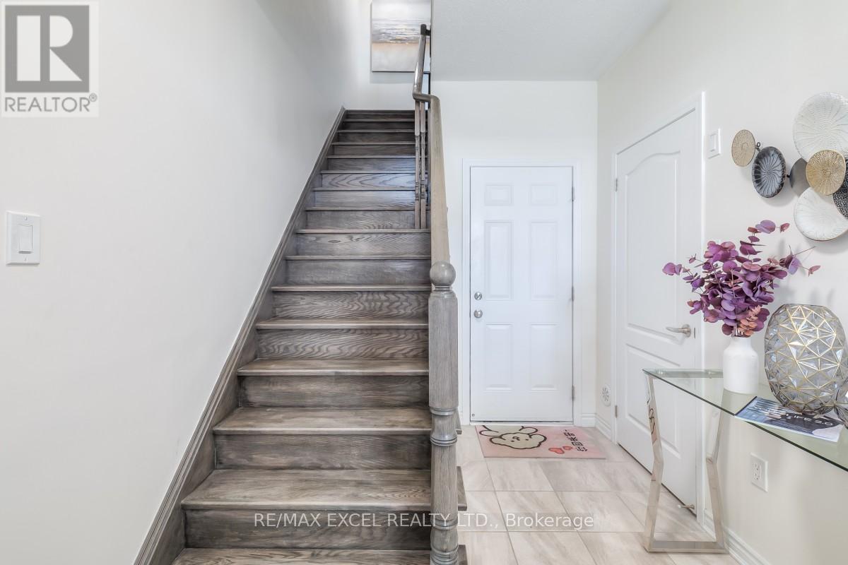 












386 ARTHUR BONNER AVENUE

,
Markham (Cornell),




Ontario
L6B0R1


