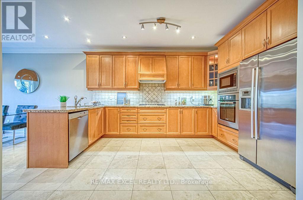












166 TOWNSGATE DRIVE

,
Vaughan (Crestwood-Springfarm-Yorkhill),




Ontario
L4J8J5

