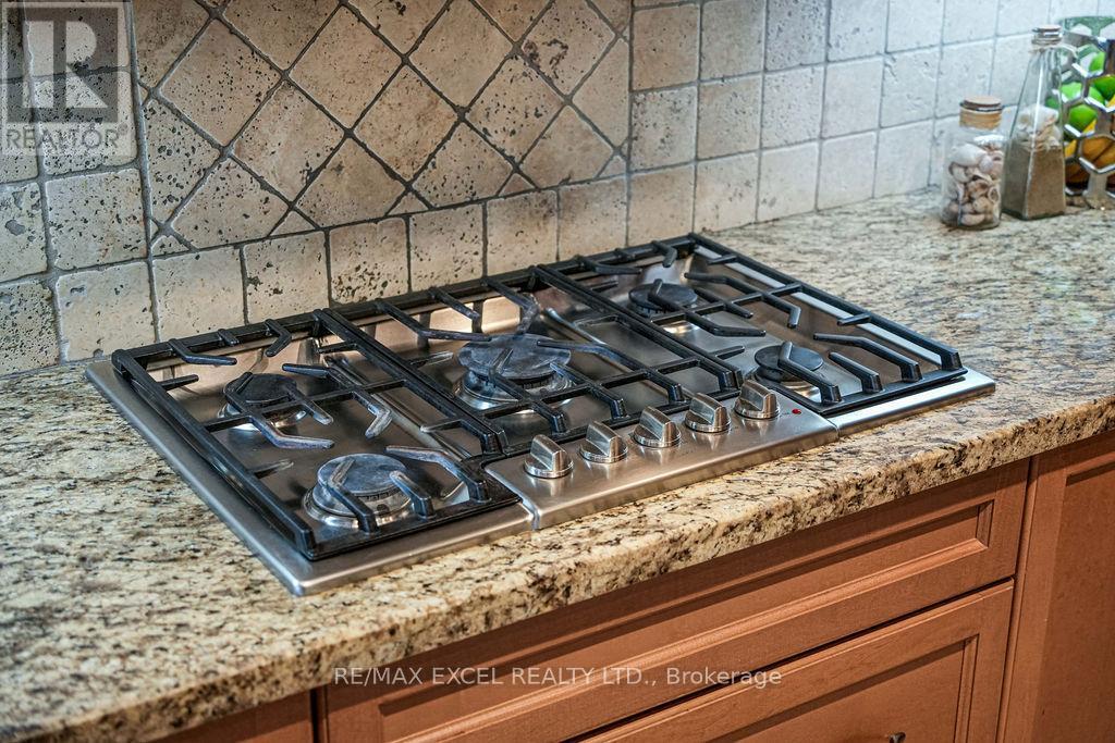 












166 TOWNSGATE DRIVE

,
Vaughan (Crestwood-Springfarm-Yorkhill),




Ontario
L4J8J5

