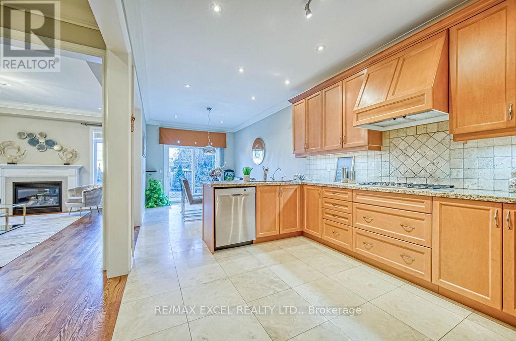 












166 TOWNSGATE DRIVE

,
Vaughan (Crestwood-Springfarm-Yorkhill),




Ontario
L4J8J5

